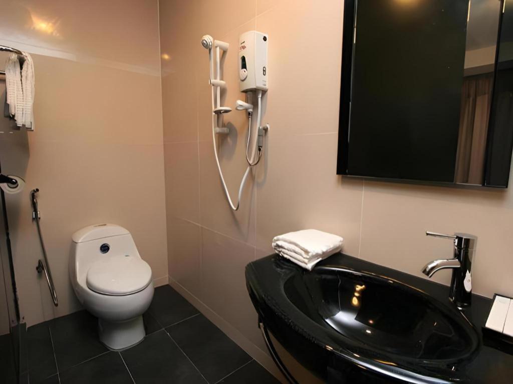 Artz Hotel Johor Bahru Buitenkant foto